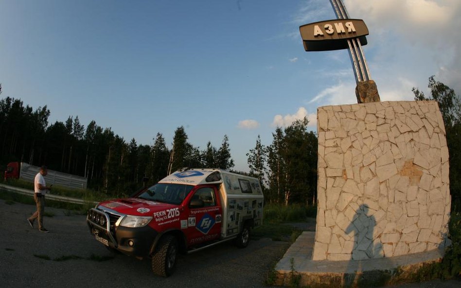 Uczestnicy rajdu przekroczyli Ural