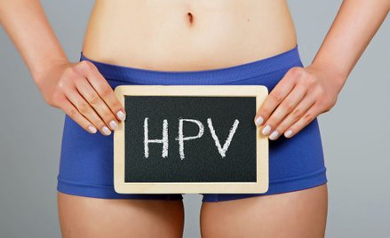 Raka szyjki macicy w większości przypadków wywołują niektóre odmiany wirusa brodawczaka ludzkiego (H