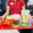 Powodzie. Darmowe dania McDonald's dla mundurowych wywołały kontrowersje