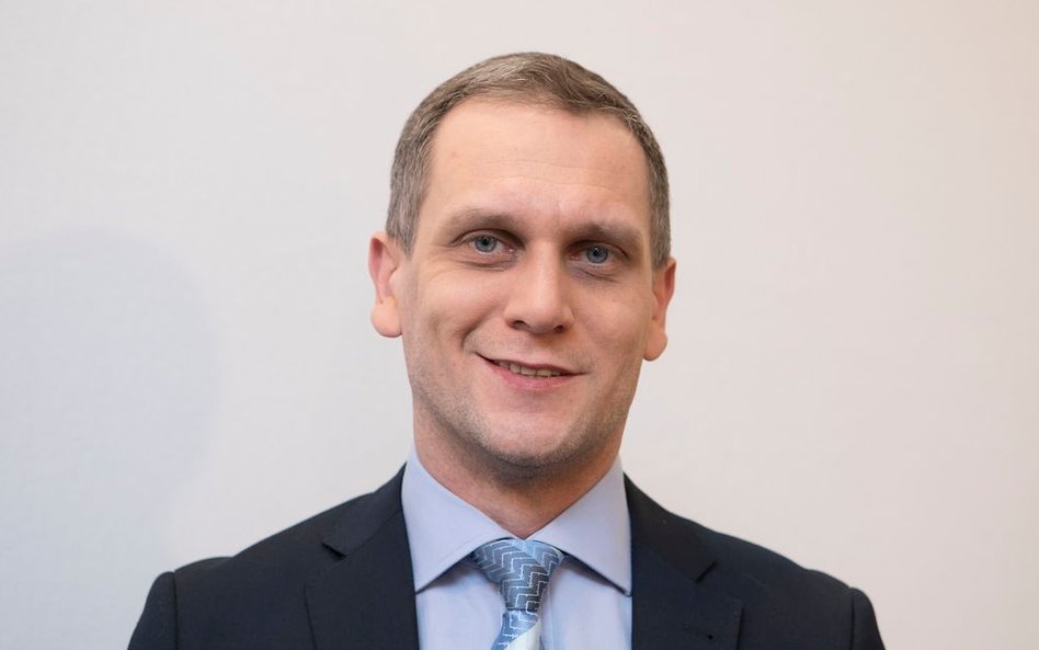 Apelowałbym do spółek, które są na granicy 500 pracowników, by dały jasny sygnał, że zamierzają się 