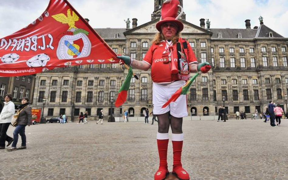 Kibice Benfiki na europejskie trofeum czekają pół wieku. Niektórzy już wczoraj byli w Amsterdamie