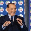 Skąd 81-letni Berlusconi, który w zeszłym roku przeszedł operację na otwartym sercu, czerpie siły do