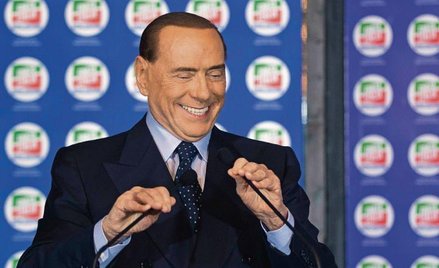 Skąd 81-letni Berlusconi, który w zeszłym roku przeszedł operację na otwartym sercu, czerpie siły do