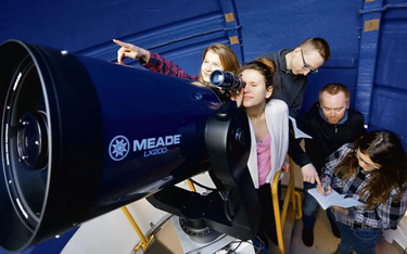 Młodzież z Kujaw i Pomorza, dzięki astrobazom może oddawać się astronomicznym pasjom.
