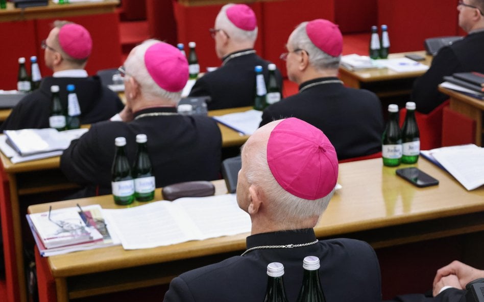 Episkopat uderza w decyzje MEN. Chce „przywrócenia właściwego miejsca” religii