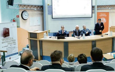 Konferencja na temat roli biegłych sądowych w nowym procesie karnym. Na zdjęciu od lewej dr Mieczysł