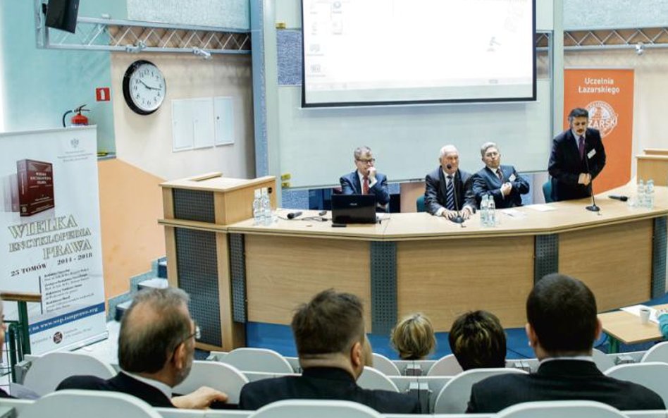 Konferencja na temat roli biegłych sądowych w nowym procesie karnym. Na zdjęciu od lewej dr Mieczysł