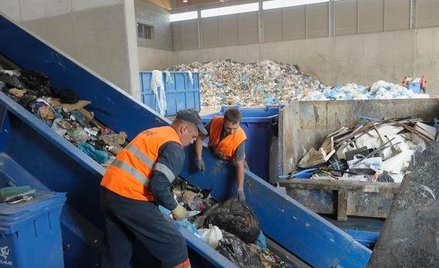 Co ze śmieciami od 1 stycznia 2020 r. - elektroniczna baza danych o produktach jeszcze poczeka