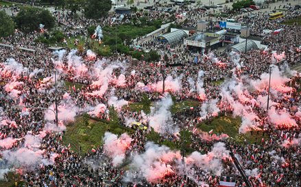 Warszawiacy nie zawiedli – na rondo Dmowskiego przybyły tłumy, aby oddać cześć bohaterom