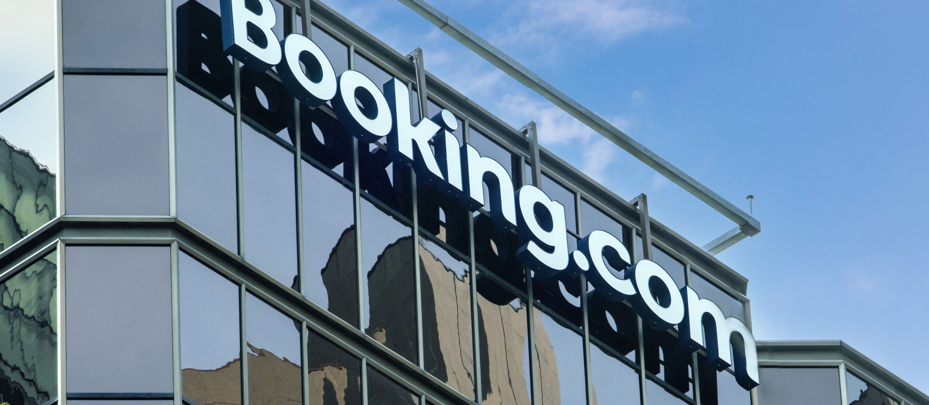 Porażka Bookinga w sądzie. Musi zapłacić hotelarzom ponad tysiąc odszkodowań