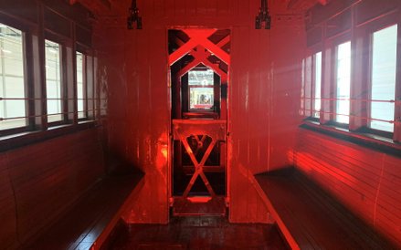 Wnętrze zabytkowego tramwaju