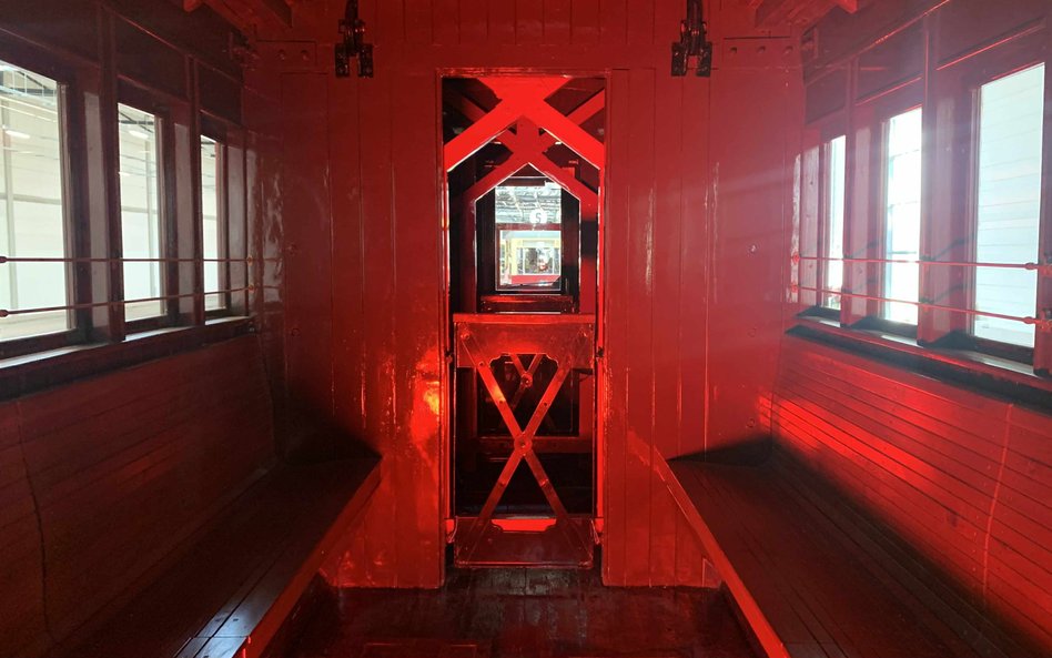 Wnętrze zabytkowego tramwaju