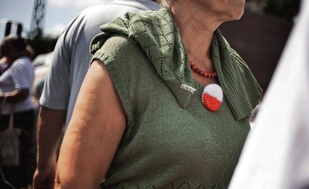 Broszka z przymrużeniem oka. Słuchacze Radia Maryja nauczyli się autoironii