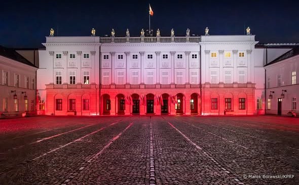 Nowa tradycja w Pałacu Prezydenckim. Cykliczne ceremonie zmiany flagi państwowej