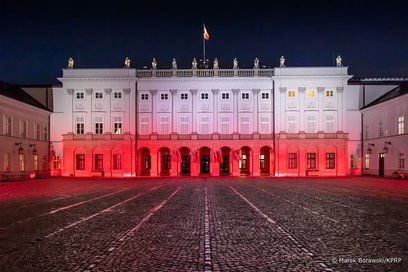 Nowa tradycja w Pałacu Prezydenckim. Cykliczne ceremonie zmiany flagi państwowej