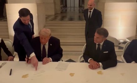 Donald Trump podpisuje porozumienie z Iranem