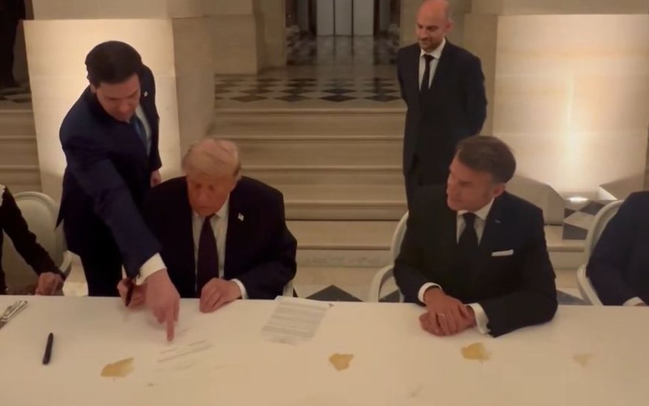 Donald Trump podpisuje porozumienie z Iranem