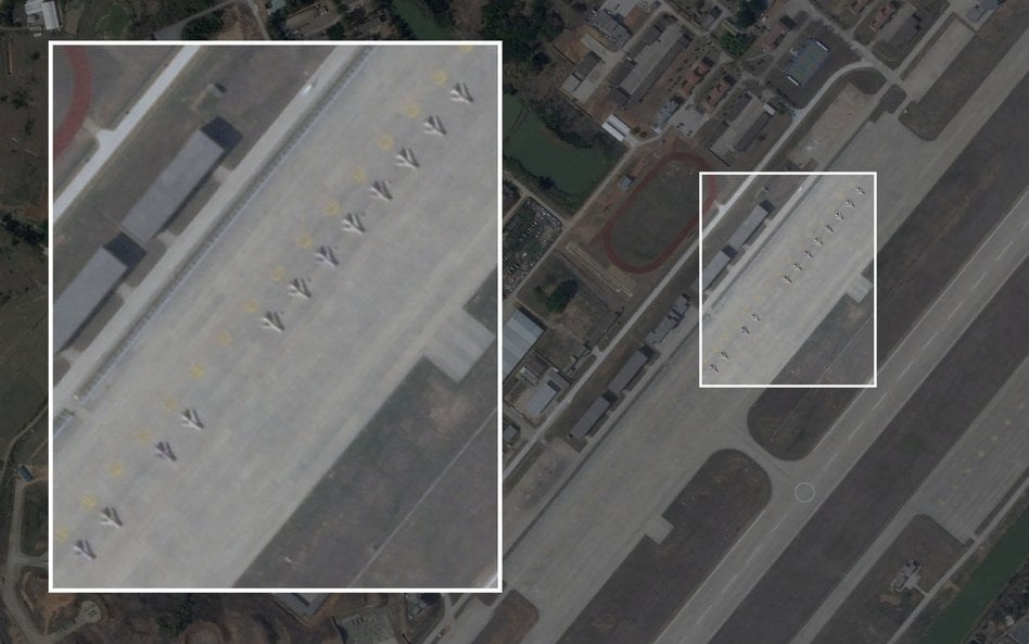 Zdjęcie satelitarne przedstawia przestarzałe chińskie myśliwce J-6, które zostały przekształcone w d