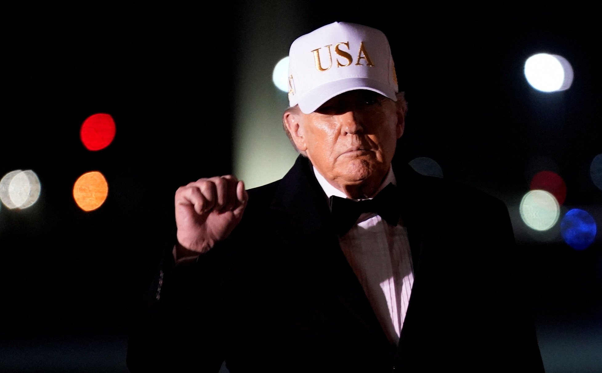 W stronę Bliskiego Wschodu lecą samoloty USA. Trump poważnie rozważa uderzenie na Iran?