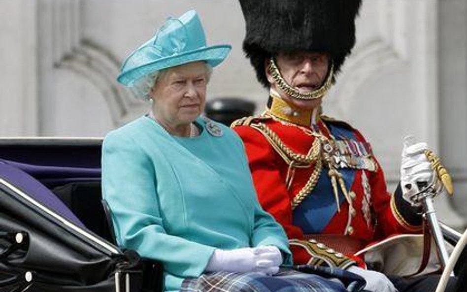 Królowa z małżonkiem podczas ceremonii Trooping the Colour