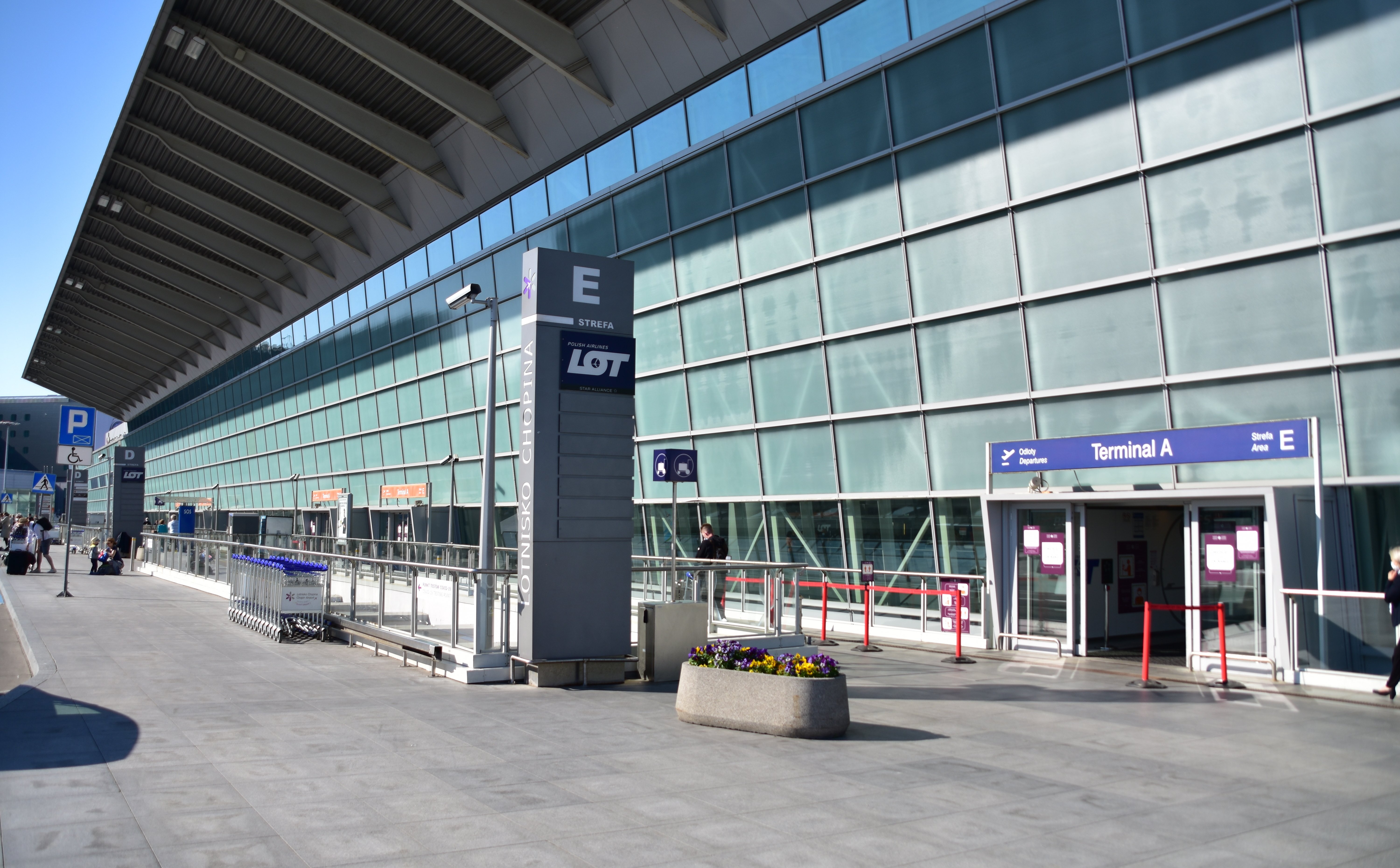 Przewoźnik nie odpowiada za opóźnienia lotów z powodu rosyjskich dronów