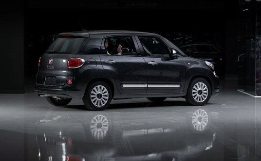 Fiat 500L Papamobile
