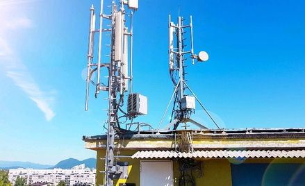 Maszty sieci komórkowych budzą protesty. Ale zasięg w telefonie chce mieć każdy