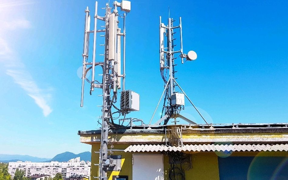 Maszty sieci komórkowych budzą protesty. Ale zasięg w telefonie chce mieć każdy