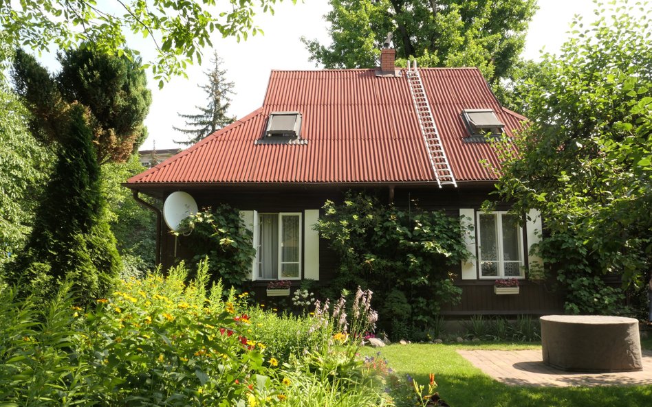 Zgodnie z ideą wystawy budynki wznoszone były z zastosowaniem tanich materiałów (głównie drewna) ora