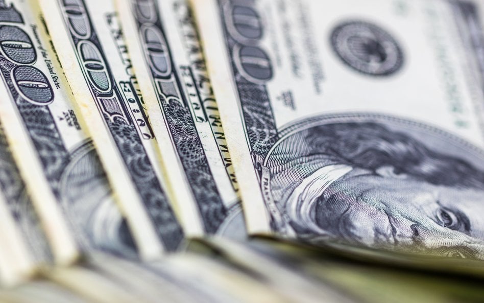 Słabszy dolar znów pomaga złotemu