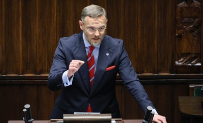 Szef KPRP Zbigniew Bogucki przemawia na sali posiedzeń Sejmu