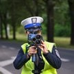 Policjanci ruchu drogowego podczas działań kontrolno-prewencyjnych pn. „Prędkość”
