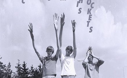 Eric Shoves, Them In His Pockets