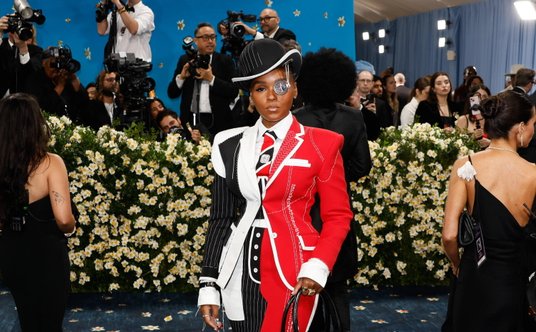 MET Gala 2025: Janelle Monáe w stylizacji Thom Browne.