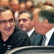 Prezes Fiata Sergio Marchionne rozmawia z szefem rady nadzorczej Chryslera Robertem Kidderem