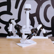 Firma Dyna Robotics zaprezentowała Dyna-2, który został wstępnie wytrenowany na ponad milionie godzi