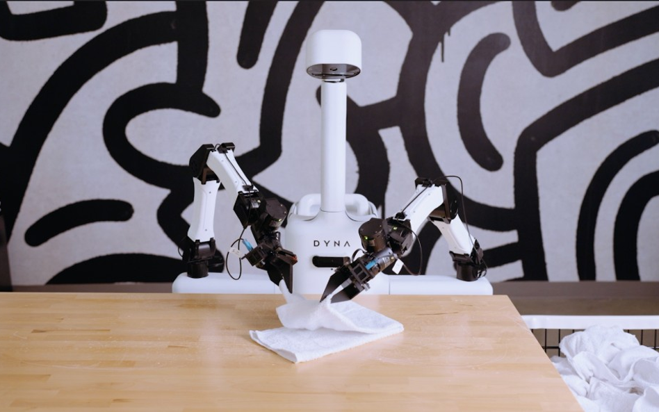 Firma Dyna Robotics zaprezentowała Dyna-2, który został wstępnie wytrenowany na ponad milionie godzi