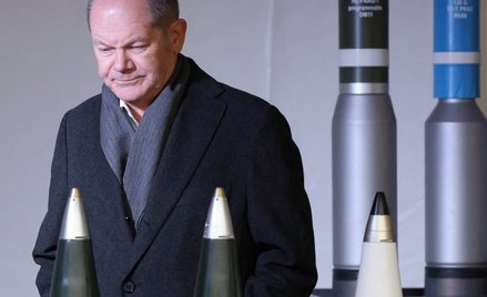 Kanclerz Olaf Scholz 12 lutego w Unterlüß w Dolnej Saksonii, gdzie koncern Rheinmetall zaczyna budow