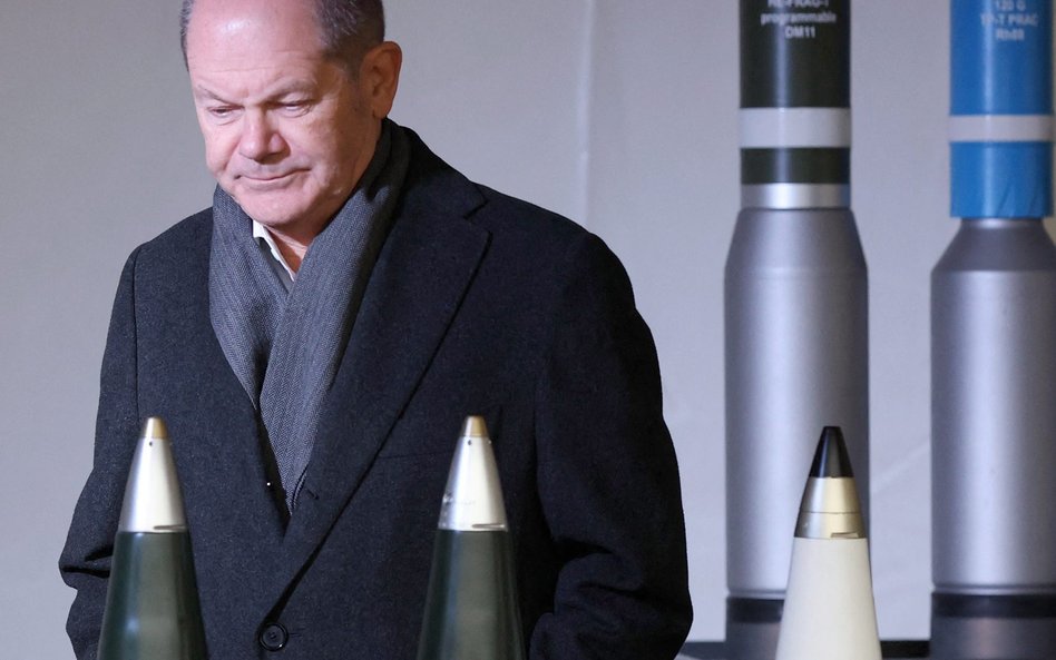 Kanclerz Olaf Scholz 12 lutego w Unterlüß w Dolnej Saksonii, gdzie koncern Rheinmetall zaczyna budow