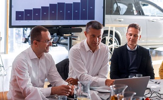 Od lewej: Emil Dembiński, prezes zarządu Volvo Car Poland, Arkadiusz Nowiński, prezes Volvo Cars Eur