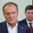Premier Donald Tusk (L) i minister – członek Rady Ministrów, szef Kancelarii Prezesa Rady Ministrów 