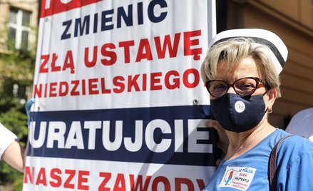 Przewodnicząca Ogólnopolskiego Związku Zawodowego Pielęgniarek i Położnych Krystyna Ptok podczas maj