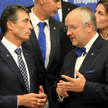 Sekretarz generalny NATO Anders Fogh Rasmussen i minister obrony Litwy Juozas Olekas podczas spotkan