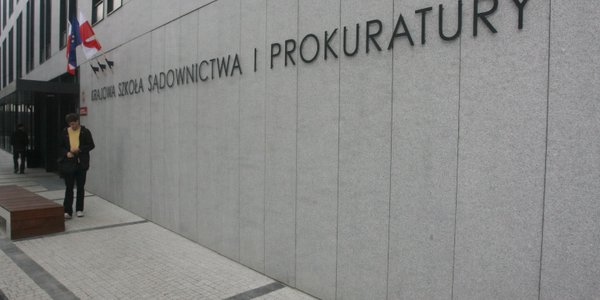 Aplikacja sędziowska i prokuratorska bliżej domu. Czy aplikant KSSiP będzie mógł wybrać szkołę?