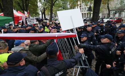 Protest przed siedzibą Trybunału Konstytucyjnego, 14 października 2026 r.