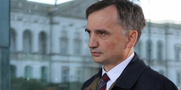 Zbigniew Ziobro na wojnie paszportowej z prokuraturą. Sprawa bez precedensu