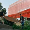 Jesiotry przymocowane do schodów będą służyły za ławki