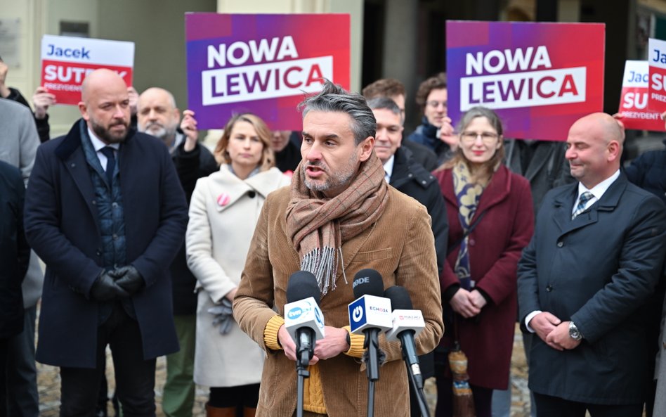 Ówczesny wiceprezydent Wrocławia Bartłomiej Ciążyński podczas konferencji prasowej we Wrocławiu, 1 l