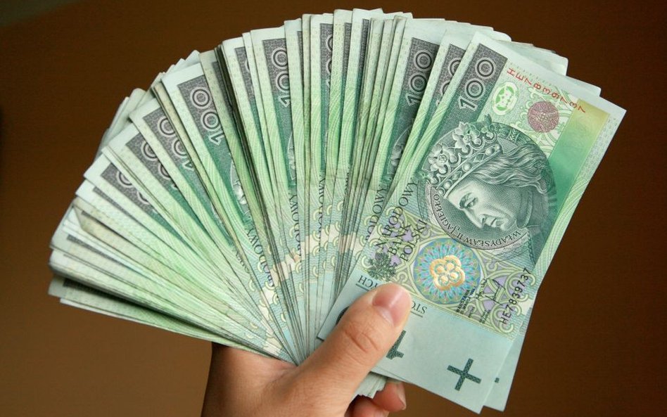 Lokaty kwartalne lecą w dół. Tylko jeden bank daje 4 proc.