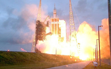 Oriona wyniosła na orbitę potężna rakieta Delta IV Heavy